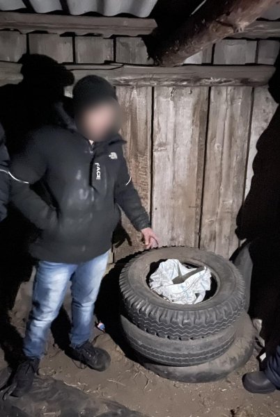 В Кяхтинском районе сотрудники наркоконтроля изъяли у местного жителя 10,5 килограммов марихуаны
